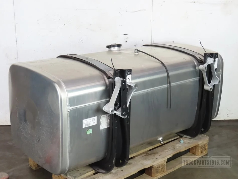 MAN Fuel System Brandstoftank + steunen 590L - Brandstoftank voor Vrachtwagen: afbeelding 2 MAN Fuel System Brandstoftank + steunen 590L - Brandstoftank voor Vrachtwagen: afbeelding 2