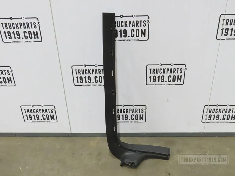 Scania 2126891 Paneel A-stijl Re. Scania - Cabine en interieur voor Vrachtwagen: afbeelding 1 Scania 2126891 Paneel A-stijl Re. Scania - Cabine en interieur voor Vrachtwagen: afbeelding 1