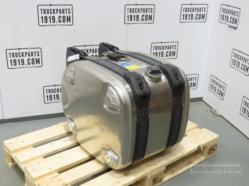 Scania 2713474 Brandstoftank + steunen 165L - Brandstoftank voor Vrachtwagen: afbeelding 1 Scania 2713474 Brandstoftank + steunen 165L - Brandstoftank voor Vrachtwagen: afbeelding 1