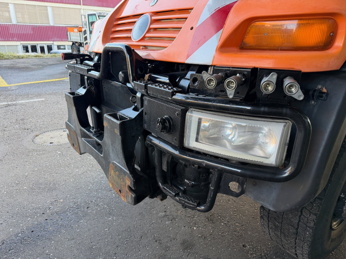 UNIMOG U400 - Gemeentelijke machine/ Speciaal: afbeelding 4 UNIMOG U400 - Gemeentelijke machine/ Speciaal: afbeelding 4