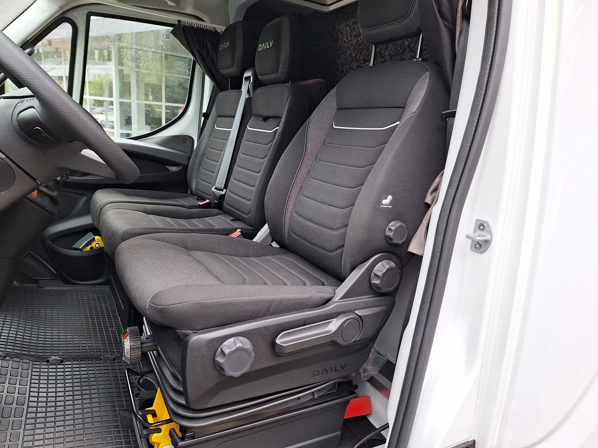 Iveco Daily 70C18A8 Backsleeper BÄR - Huifzeil bedrijfswagen: afbeelding 3 Iveco Daily 70C18A8 Backsleeper BÄR - Huifzeil bedrijfswagen: afbeelding 3