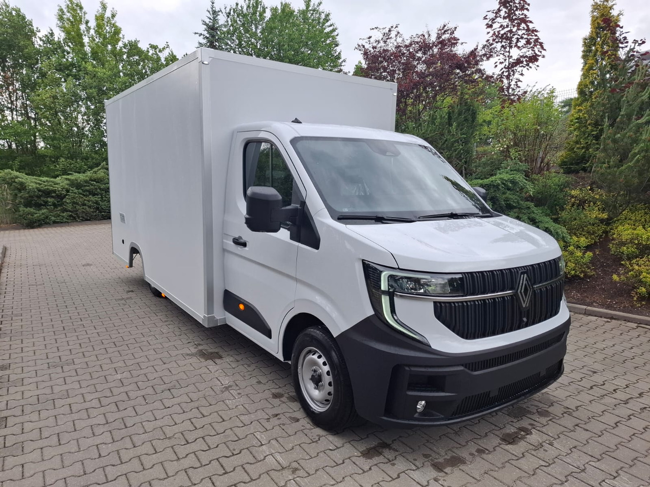 Renault Master 170 Koffer Platform Tiefrahmen - Bestelwagen gesloten laadbak: afbeelding 1 Renault Master 170 Koffer Platform Tiefrahmen - Bestelwagen gesloten laadbak: afbeelding 1