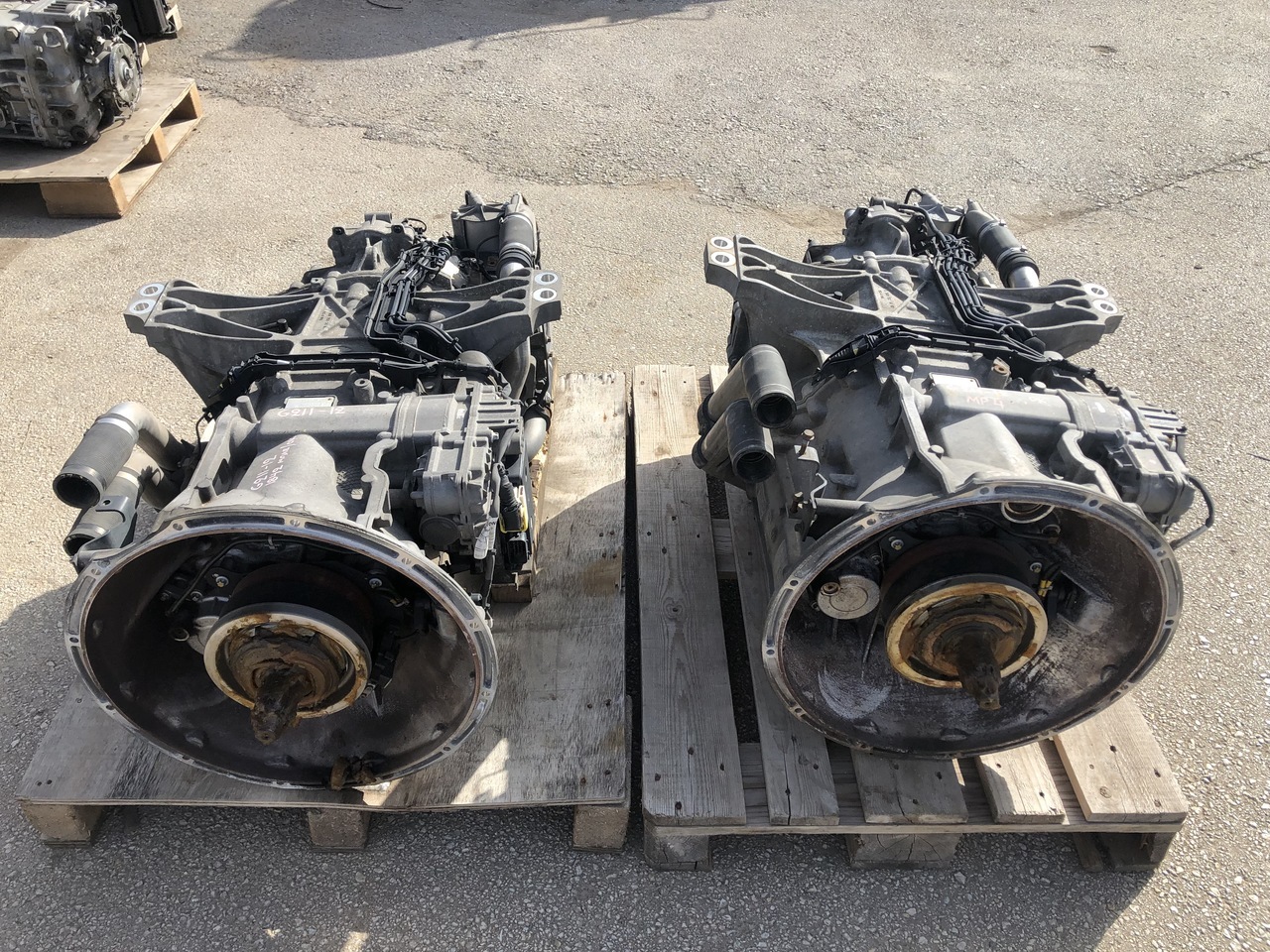 GEARBOX G211-12 ZKL RETARDER ACTROS MP4 (AVAILABLE 2PCS) - Versnellingsbak voor Vrachtwagen: afbeelding 1 GEARBOX G211-12 ZKL RETARDER ACTROS MP4 (AVAILABLE 2PCS) - Versnellingsbak voor Vrachtwagen: afbeelding 1