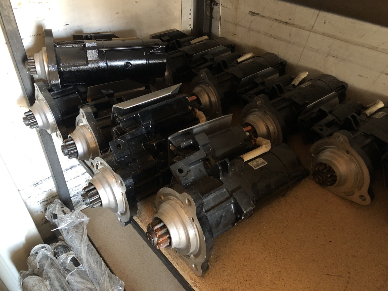 MAN STARTING MOTOR 24V MITSUBISHI - Starter voor Vrachtwagen: afbeelding 4 MAN STARTING MOTOR 24V MITSUBISHI - Starter voor Vrachtwagen: afbeelding 4