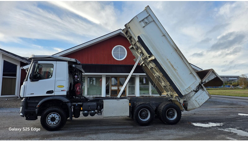 Mercedes-Benz 3558 6x4 2022 ONLY 113 tkm - Kipper vrachtwagen: afbeelding 3 Mercedes-Benz 3558 6x4 2022 ONLY 113 tkm - Kipper vrachtwagen: afbeelding 3