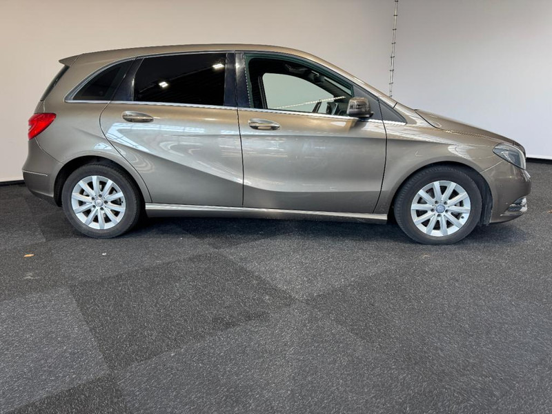Mercedes-Benz B-Klasse 180 automaat Leer B 180 Ambition 5 Automaat wit Leer - Personenwagen: afbeelding 4 Mercedes-Benz B-Klasse 180 automaat Leer B 180 Ambition 5 Automaat wit Leer - Personenwagen: afbeelding 4