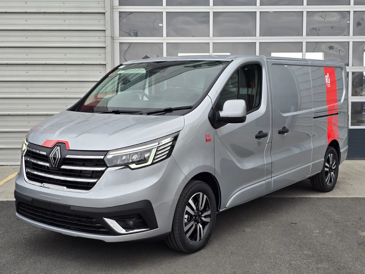 NEW Renault Trafic Exclusive 170BHP/150BHP Auto Highland Silver - Gesloten bestelwagen: afbeelding 2 NEW Renault Trafic Exclusive 170BHP/150BHP Auto Highland Silver - Gesloten bestelwagen: afbeelding 2