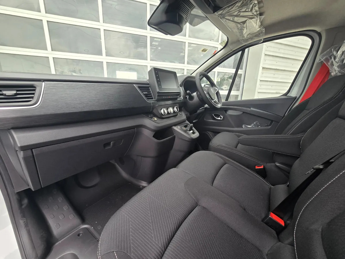 NEW Renault Trafic Exclusive 170BHP/150BHP Auto White - Gesloten bestelwagen: afbeelding 2 NEW Renault Trafic Exclusive 170BHP/150BHP Auto White - Gesloten bestelwagen: afbeelding 2