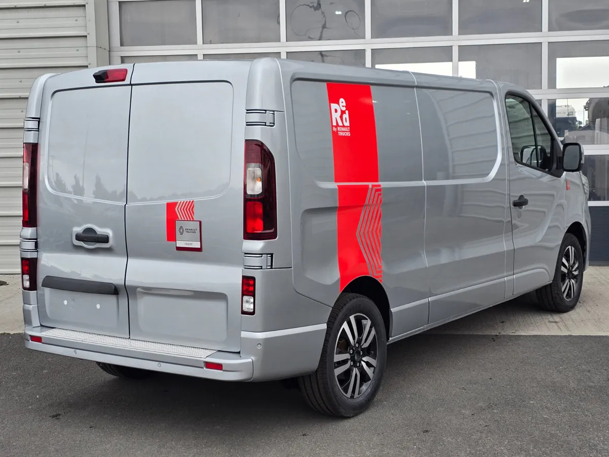 NEW Renault Trafic Exclusive 170BHP/150BHP Manual Silver - Gesloten bestelwagen: afbeelding 2 NEW Renault Trafic Exclusive 170BHP/150BHP Manual Silver - Gesloten bestelwagen: afbeelding 2