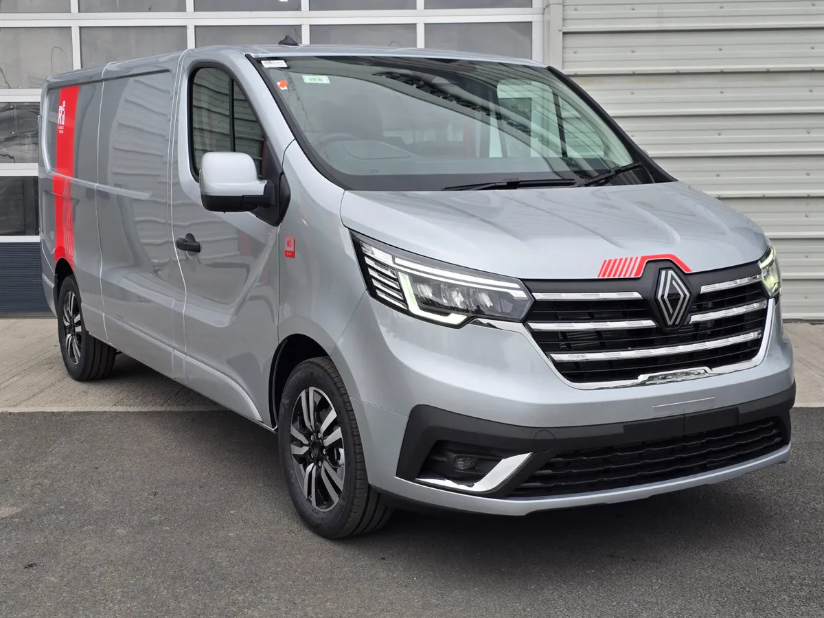 NEW Renault Trafic Exclusive 170BHP/150BHP Manual Silver - Gesloten bestelwagen: afbeelding 1 NEW Renault Trafic Exclusive 170BHP/150BHP Manual Silver - Gesloten bestelwagen: afbeelding 1