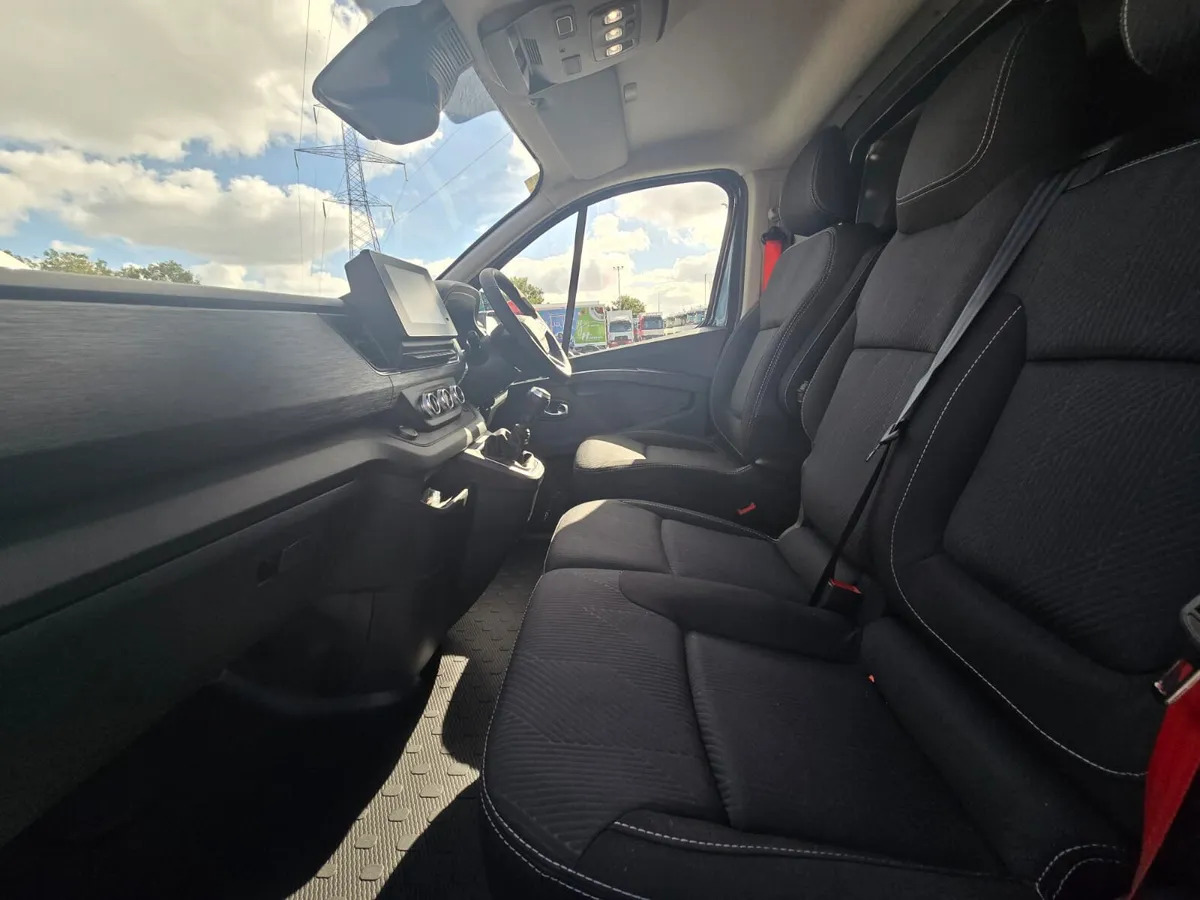 NEW Renault Trafic Exclusive 170BHP/150BHP Manual White - Gesloten bestelwagen: afbeelding 5 NEW Renault Trafic Exclusive 170BHP/150BHP Manual White - Gesloten bestelwagen: afbeelding 5