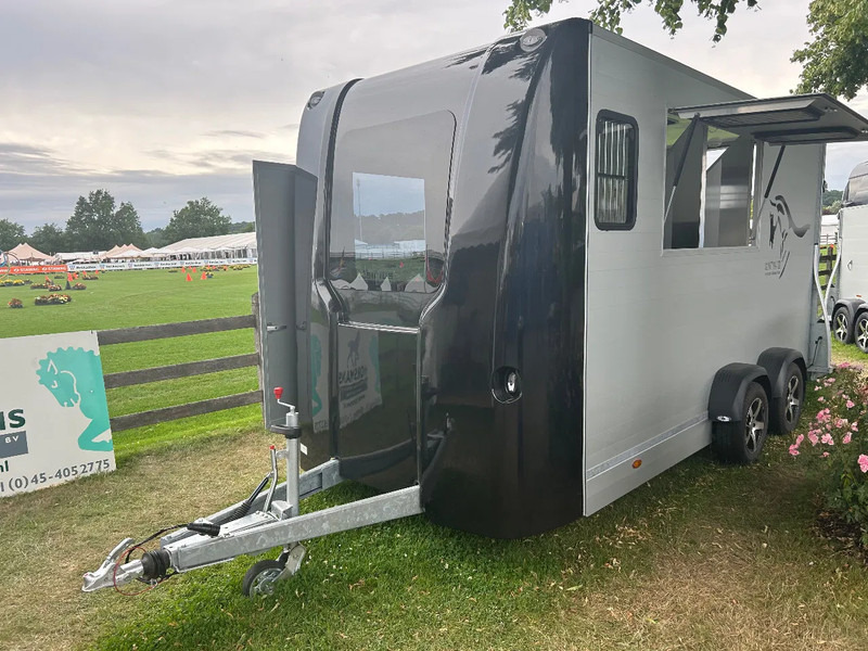 Sirius Voorraad / show modellen Sirius S45 S75 S77 S80 - Paardentrailer: afbeelding 5 Sirius Voorraad / show modellen Sirius S45 S75 S77 S80 - Paardentrailer: afbeelding 5