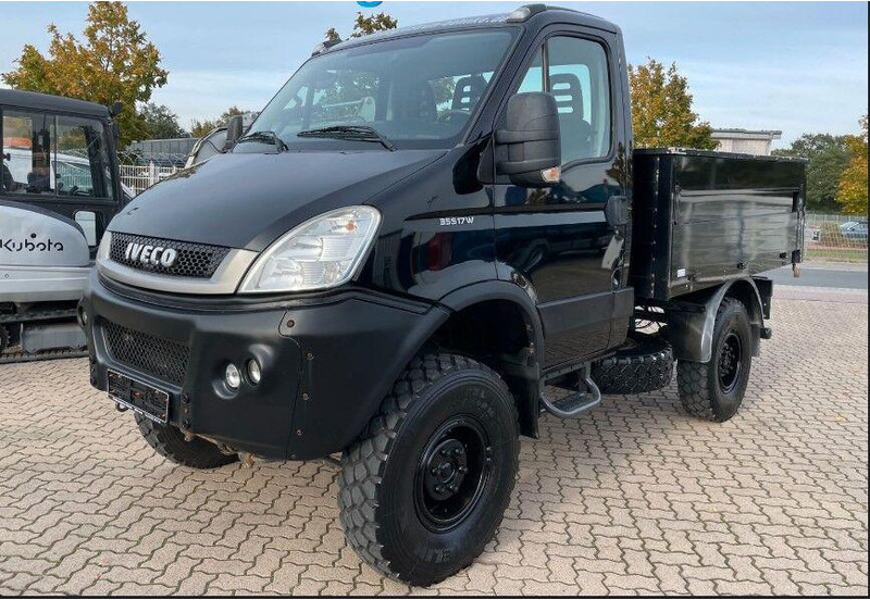 Iveco 35S17 W 4x4 Flatbed - Bestelwagen met open laadbak: afbeelding 1 Iveco 35S17 W 4x4 Flatbed - Bestelwagen met open laadbak: afbeelding 1
