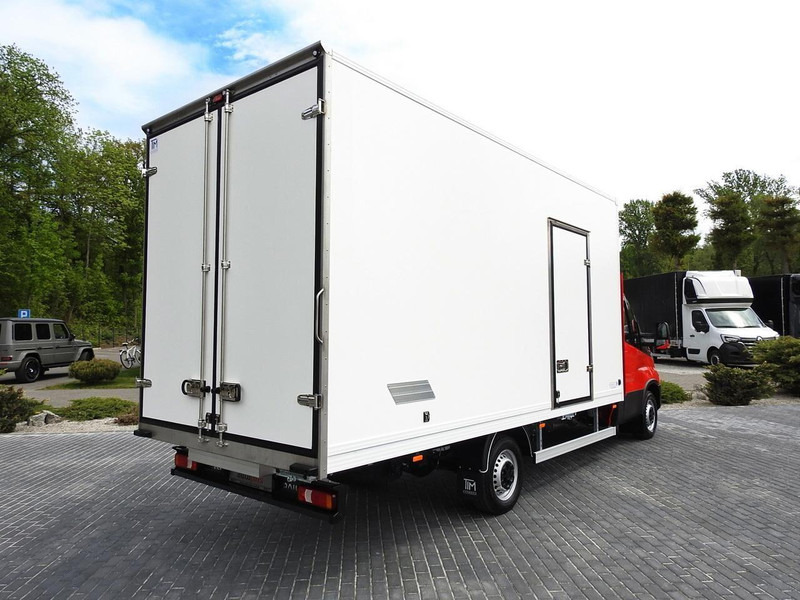 Iveco DAILY 35S18 NOWY KONTENER 10 PALET TEMPOMAT NAWIGACJA KLIMATYZAC - Bestelwagen gesloten laadbak: afbeelding 3 Iveco DAILY 35S18 NOWY KONTENER 10 PALET TEMPOMAT NAWIGACJA KLIMATYZAC - Bestelwagen gesloten laadbak: afbeelding 3
