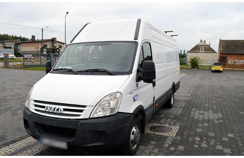 Iveco Daily 35C15 Blaszak L4H2 Brygadówka 6-seater Doka Dubel Cabin - Minibus, Personenvervoer: afbeelding 2 Iveco Daily 35C15 Blaszak L4H2 Brygadówka 6-seater Doka Dubel Cabin - Minibus, Personenvervoer: afbeelding 2