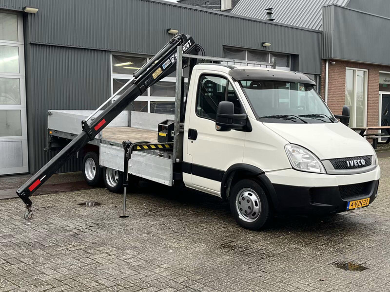 Iveco Daily 40C17 - Flatbed truck + crane - Bestelwagen met open laadbak: afbeelding 2 Iveco Daily 40C17 - Flatbed truck + crane - Bestelwagen met open laadbak: afbeelding 2