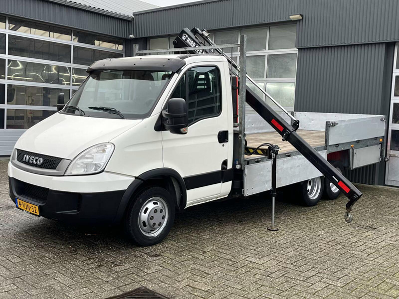 Iveco Daily 40C17 - Flatbed truck + crane - Bestelwagen met open laadbak: afbeelding 1 Iveco Daily 40C17 - Flatbed truck + crane - Bestelwagen met open laadbak: afbeelding 1