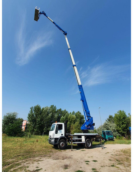 Iveco Eurocargo ML 180 E 24 - Bizocchi KJF 320 lifting basket 32 m - Vrachtwagen hoogwerker: afbeelding 4 Iveco Eurocargo ML 180 E 24 - Bizocchi KJF 320 lifting basket 32 m - Vrachtwagen hoogwerker: afbeelding 4