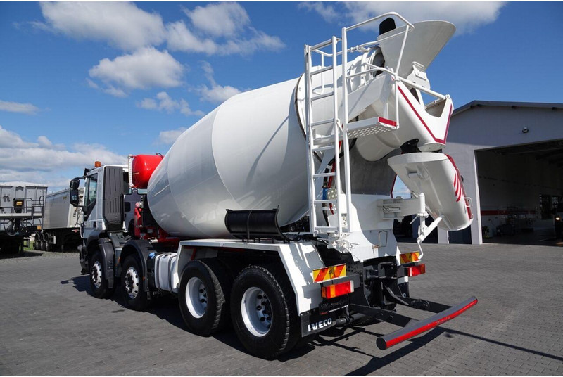 Iveco TRAKKER 410 / 8X4 / BETONOMIESZARKA 9 M3 / PUTZMEISTER / ALUFELG - Betonmixer: afbeelding 4 Iveco TRAKKER 410 / 8X4 / BETONOMIESZARKA 9 M3 / PUTZMEISTER / ALUFELG - Betonmixer: afbeelding 4