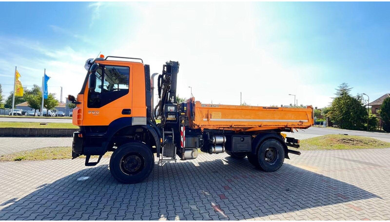 Iveco Trakker 360 EEV - 3 way tipper + crane - Kipper vrachtwagen, Kraanwagen: afbeelding 4 Iveco Trakker 360 EEV - 3 way tipper + crane - Kipper vrachtwagen, Kraanwagen: afbeelding 4