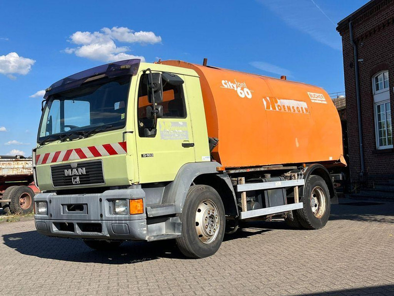 MAN 15.163 Utcaseprő - Veegwagen: afbeelding 1 MAN 15.163 Utcaseprő - Veegwagen: afbeelding 1