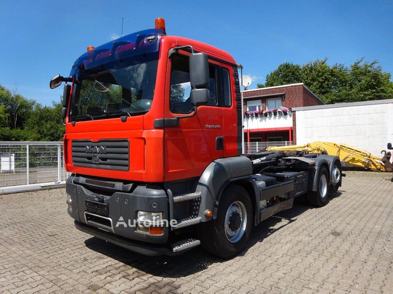 MAN TGA 26.360 - Hook lift truck 6x4 - Haakarmsysteem vrachtwagen, Kraanwagen: afbeelding 2 MAN TGA 26.360 - Hook lift truck 6x4 - Haakarmsysteem vrachtwagen, Kraanwagen: afbeelding 2