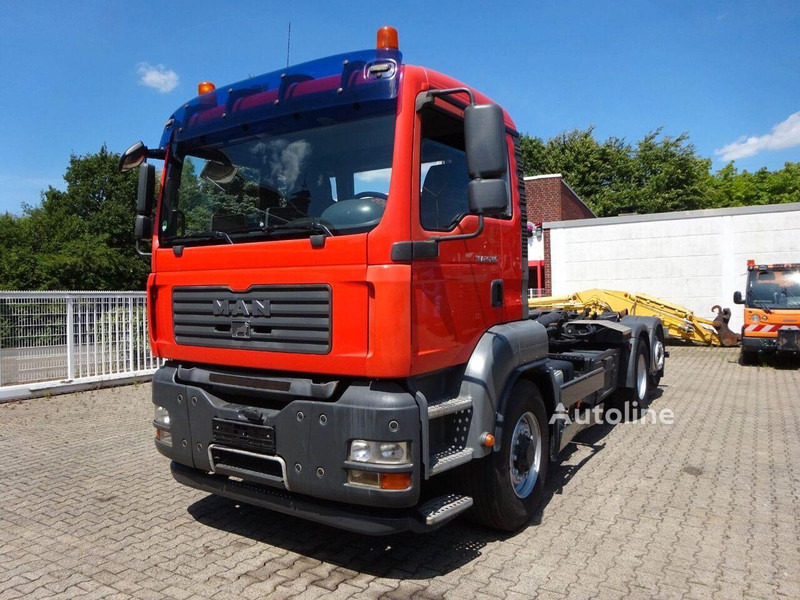MAN TGA 26.360 - Hook lift truck 6x4 - Haakarmsysteem vrachtwagen, Kraanwagen: afbeelding 1 MAN TGA 26.360 - Hook lift truck 6x4 - Haakarmsysteem vrachtwagen, Kraanwagen: afbeelding 1