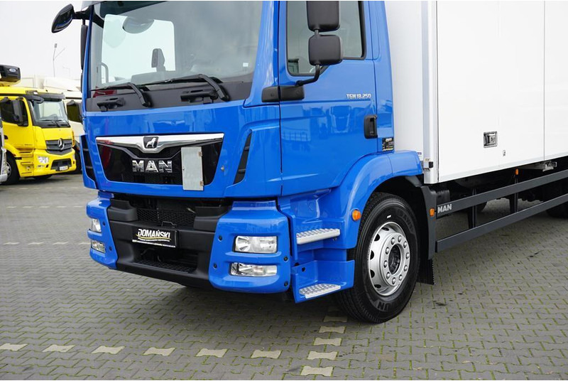 Koelwagen vrachtwagen MAN TGM / 18.250 / EURO 6 / IZOTERMA + WINDA / 19 PALET / OTWIERANY: afbeelding 20 Koelwagen vrachtwagen MAN TGM / 18.250 / EURO 6 / IZOTERMA + WINDA / 19 PALET / OTWIERANY: afbeelding 20