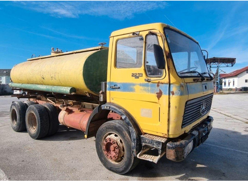 Mercedes-Benz 2219 6x4 Vízszállító Tartálykocsi - Tankwagen: afbeelding 1 Mercedes-Benz 2219 6x4 Vízszállító Tartálykocsi - Tankwagen: afbeelding 1