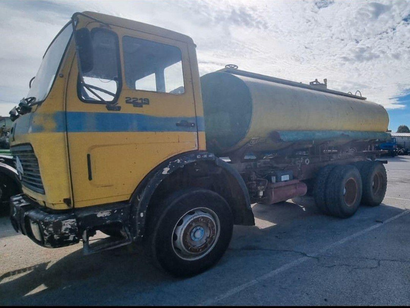 Mercedes-Benz 2219 6x4 Vízszállító Tartálykocsi - Tankwagen: afbeelding 2 Mercedes-Benz 2219 6x4 Vízszállító Tartálykocsi - Tankwagen: afbeelding 2