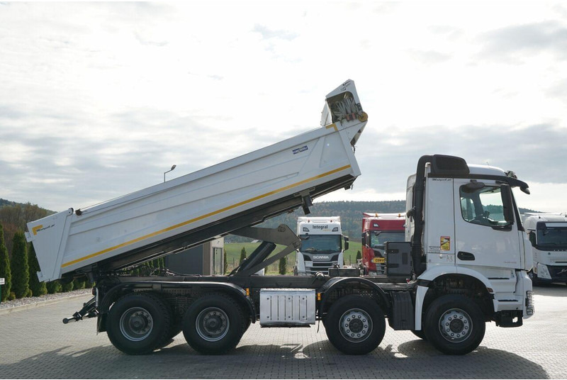 Mercedes-Benz AROCS 3243 / 8x4 / WYWROTKA DWUSTRONNA / HYDROBURTA / BORDMATIC - Kipper vrachtwagen: afbeelding 5 Mercedes-Benz AROCS 3243 / 8x4 / WYWROTKA DWUSTRONNA / HYDROBURTA / BORDMATIC - Kipper vrachtwagen: afbeelding 5