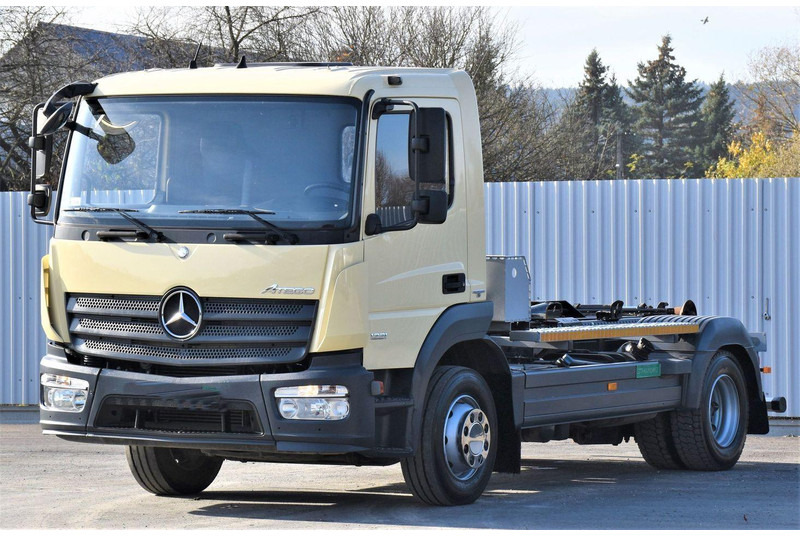 Mercedes-Benz ATEGO 1221 * ABROLLKIPPER * TOPZUSTAND - Haakarmsysteem vrachtwagen: afbeelding 4 Mercedes-Benz ATEGO 1221 * ABROLLKIPPER * TOPZUSTAND - Haakarmsysteem vrachtwagen: afbeelding 4
