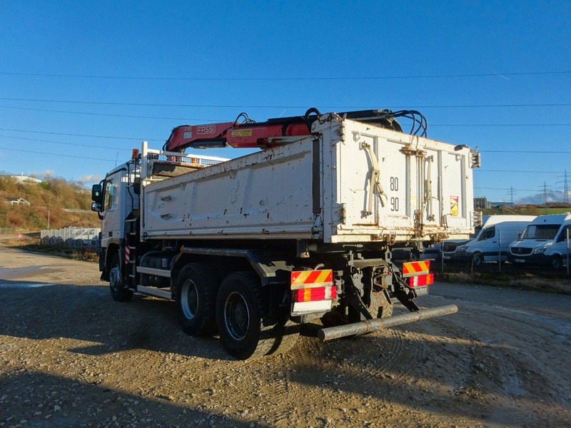 Mercedes-Benz Actros 3336 6x4 Three sided Tipper + Crane FASSI F155A.0.22 - Kipper vrachtwagen, Kraanwagen: afbeelding 5 Mercedes-Benz Actros 3336 6x4 Three sided Tipper + Crane FASSI F155A.0.22 - Kipper vrachtwagen, Kraanwagen: afbeelding 5