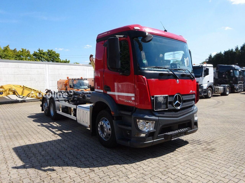 Mercedes-Benz Antos 2532 - Hook lift truck - Haakarmsysteem vrachtwagen: afbeelding 2 Mercedes-Benz Antos 2532 - Hook lift truck - Haakarmsysteem vrachtwagen: afbeelding 2