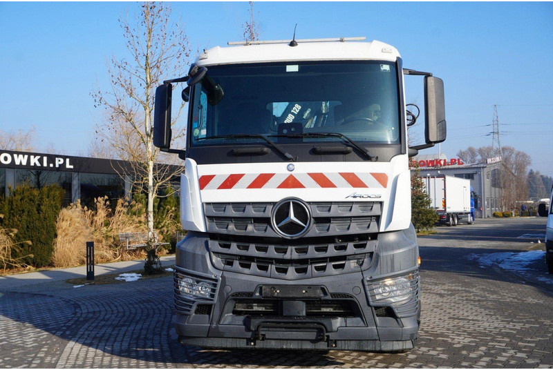 Mercedes-Benz Arocs 1833 3-Way Tipper Crane HIAB X-DUO 128 B - Kipper vrachtwagen, Kraanwagen: afbeelding 4 Mercedes-Benz Arocs 1833 3-Way Tipper Crane HIAB X-DUO 128 B - Kipper vrachtwagen, Kraanwagen: afbeelding 4