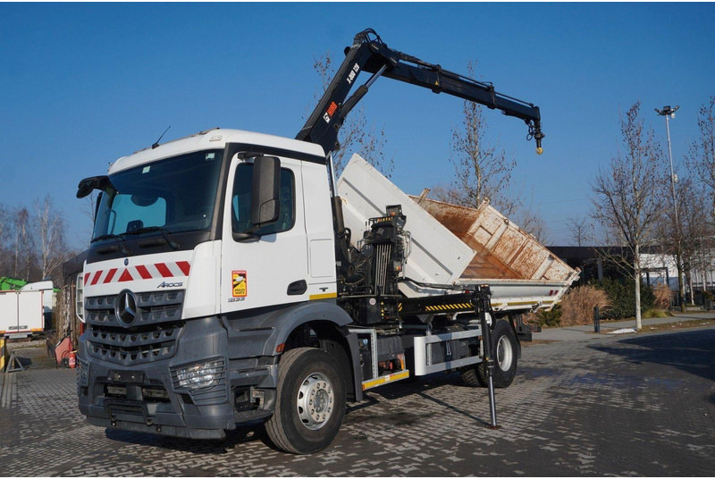 Mercedes-Benz Arocs 1833 3-Way Tipper Crane HIAB X-DUO 128 B - Kipper vrachtwagen, Kraanwagen: afbeelding 1 Mercedes-Benz Arocs 1833 3-Way Tipper Crane HIAB X-DUO 128 B - Kipper vrachtwagen, Kraanwagen: afbeelding 1