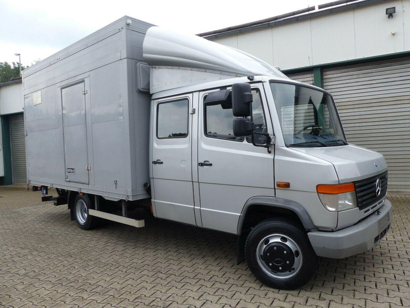 Mercedes-Benz Vario 818 Doka horse transporter + Tail lift - Paardenvrachtwagen: afbeelding 4 Mercedes-Benz Vario 818 Doka horse transporter + Tail lift - Paardenvrachtwagen: afbeelding 4