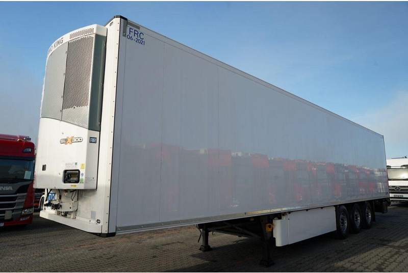 Schmitz Cargobull CHŁODNIA / THERMO KING SLX 300 / HAKÓWKA / OŚ PODNOSZONA / KOSZ - Koelwagen oplegger: afbeelding 2 Schmitz Cargobull CHŁODNIA / THERMO KING SLX 300 / HAKÓWKA / OŚ PODNOSZONA / KOSZ - Koelwagen oplegger: afbeelding 2