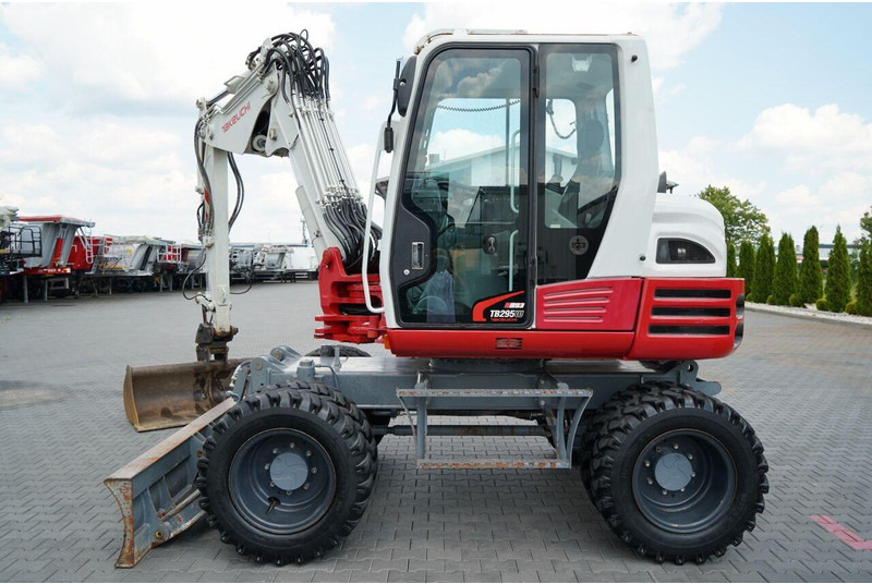 Takeuchi TB 295 W / KOPARKA KOŁOWA / 2016 ROK / PO KONTRAKCIE SERWISOWYM - Mobiele graafmachine: afbeelding 2 Takeuchi TB 295 W / KOPARKA KOŁOWA / 2016 ROK / PO KONTRAKCIE SERWISOWYM - Mobiele graafmachine: afbeelding 2