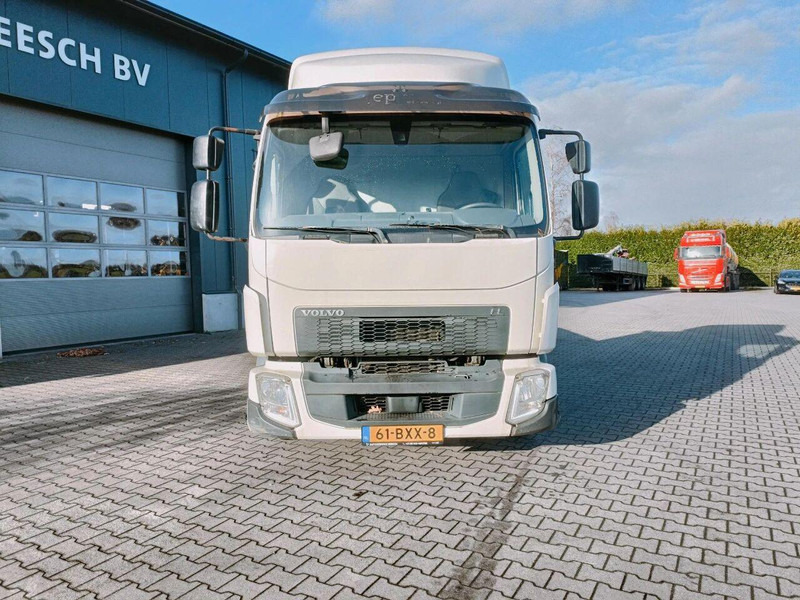Volvo FL210 - Platform truck - Vrachtwagen met open laadbak: afbeelding 4 Volvo FL210 - Platform truck - Vrachtwagen met open laadbak: afbeelding 4