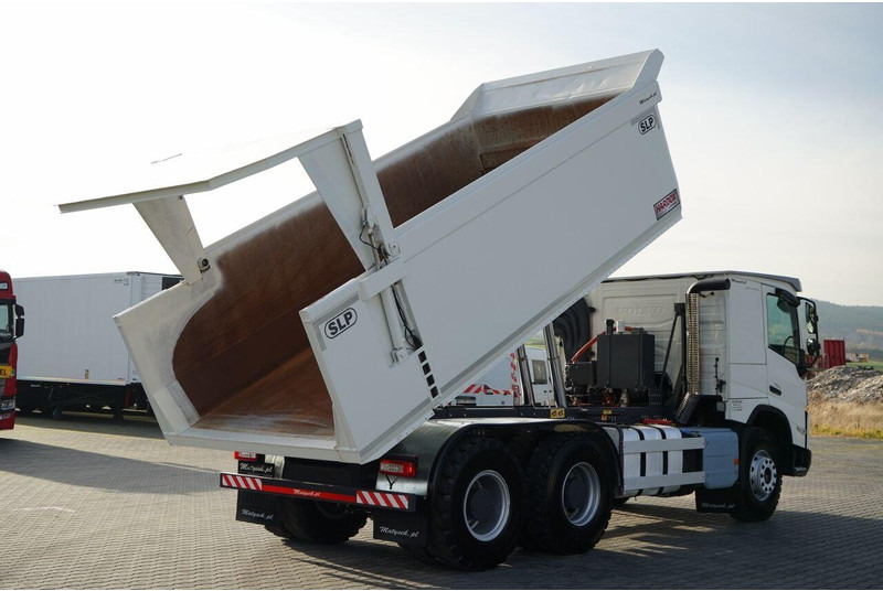 Volvo FMX 550 / 6x4 / WYWROTKA / WOZIDŁO / HARDOX / HYDRAULICZNA KLAPA - Kipper vrachtwagen: afbeelding 4 Volvo FMX 550 / 6x4 / WYWROTKA / WOZIDŁO / HARDOX / HYDRAULICZNA KLAPA - Kipper vrachtwagen: afbeelding 4