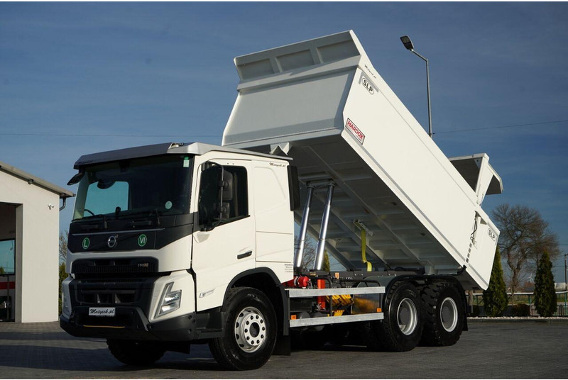 Volvo FMX 550 / 6x4 / WYWROTKA / WOZIDŁO / HARDOX / HYDRAULICZNA KLAPA - Kipper vrachtwagen: afbeelding 1 Volvo FMX 550 / 6x4 / WYWROTKA / WOZIDŁO / HARDOX / HYDRAULICZNA KLAPA - Kipper vrachtwagen: afbeelding 1