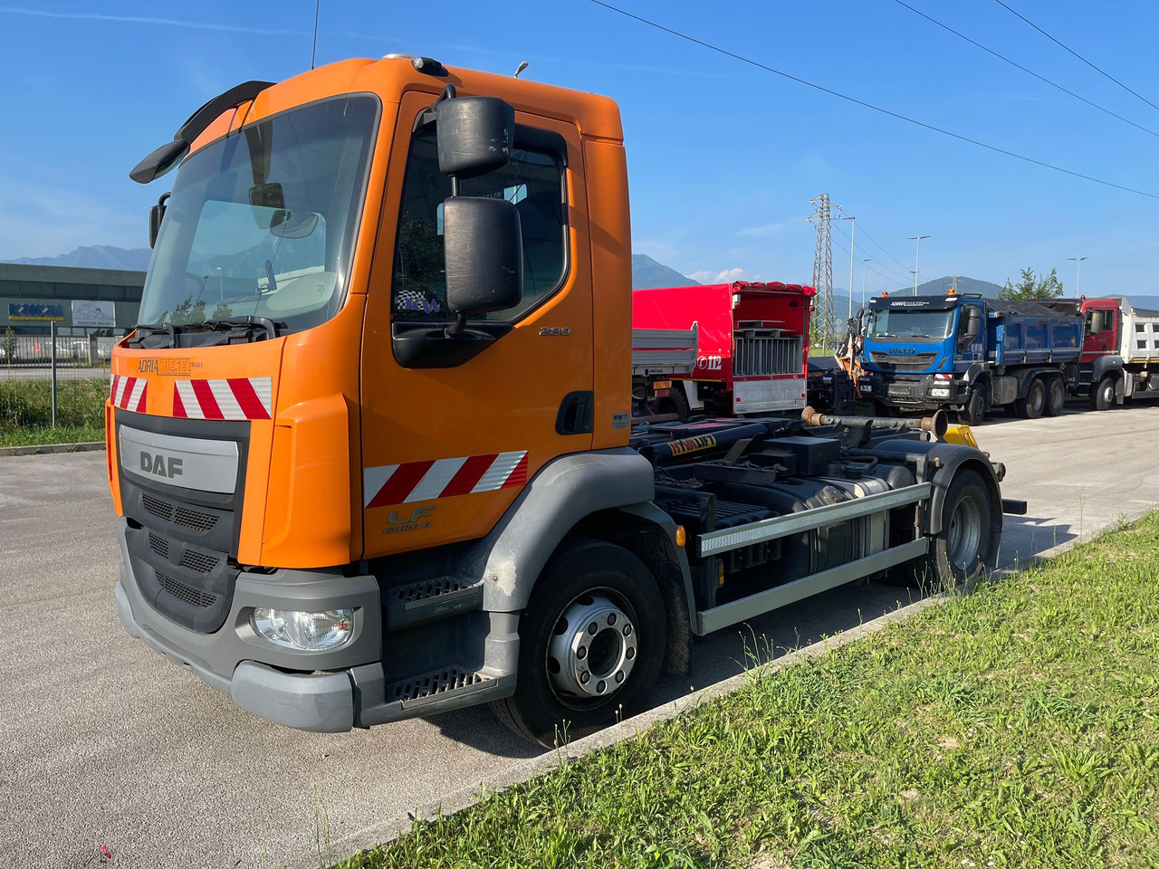 DAF LF280LE - Haakarmsysteem vrachtwagen: afbeelding 1 DAF LF280LE - Haakarmsysteem vrachtwagen: afbeelding 1