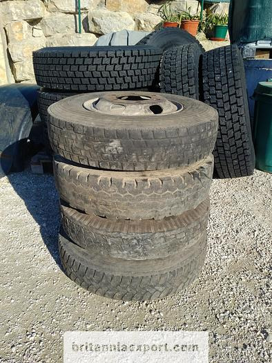 TOYOTA 4 x used 7.50-16 LT tyres on 6 studs rims for Toyota Dyna 300 - Complete wiel: afbeelding 2 TOYOTA 4 x used 7.50-16 LT tyres on 6 studs rims for Toyota Dyna 300 - Complete wiel: afbeelding 2
