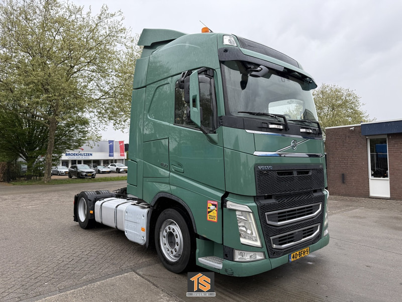 Volvo FH 460 - 2 TANKS - NL TOP TRUCK - HEBESATTEL - LIFTING FIFTH WHEEL - TUV 9/25 - Trekker: afbeelding 3 Volvo FH 460 - 2 TANKS - NL TOP TRUCK - HEBESATTEL - LIFTING FIFTH WHEEL - TUV 9/25 - Trekker: afbeelding 3