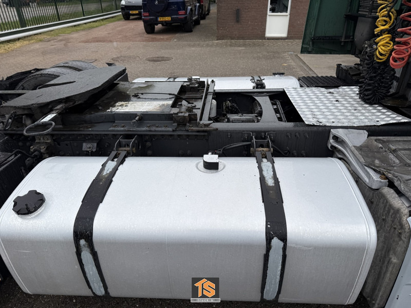Volvo FH 460 - 2 TANKS - NL TOP TRUCK - HEBESATTEL - LIFTING FIFTH WHEEL - TUV 9/25 - Trekker: afbeelding 5 Volvo FH 460 - 2 TANKS - NL TOP TRUCK - HEBESATTEL - LIFTING FIFTH WHEEL - TUV 9/25 - Trekker: afbeelding 5