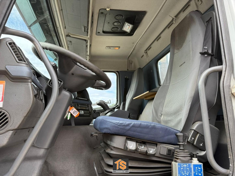 Volvo FM2000-T TERBERG 8X8 - EURO 5 - AUTOMATIC - KIPPER/TIPPER - NL TRUCK - ISOLATED HARDOX - TOP! - Kipper vrachtwagen: afbeelding 4 Volvo FM2000-T TERBERG 8X8 - EURO 5 - AUTOMATIC - KIPPER/TIPPER - NL TRUCK - ISOLATED HARDOX - TOP! - Kipper vrachtwagen: afbeelding 4