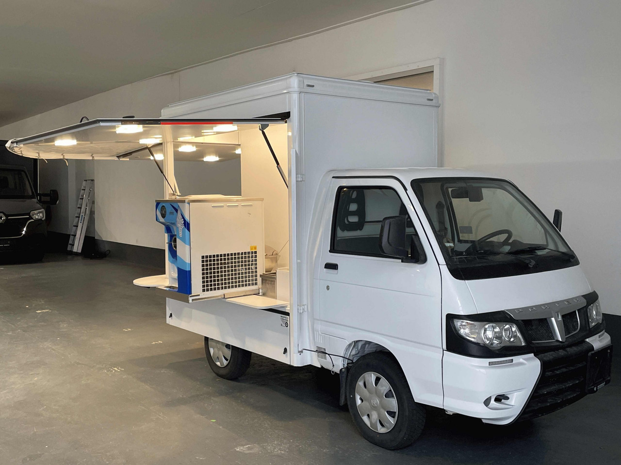 Mobil BORCO HÖHNS - Zelfrijdende verkoopwagen: afbeelding 4 Mobil BORCO HÖHNS - Zelfrijdende verkoopwagen: afbeelding 4