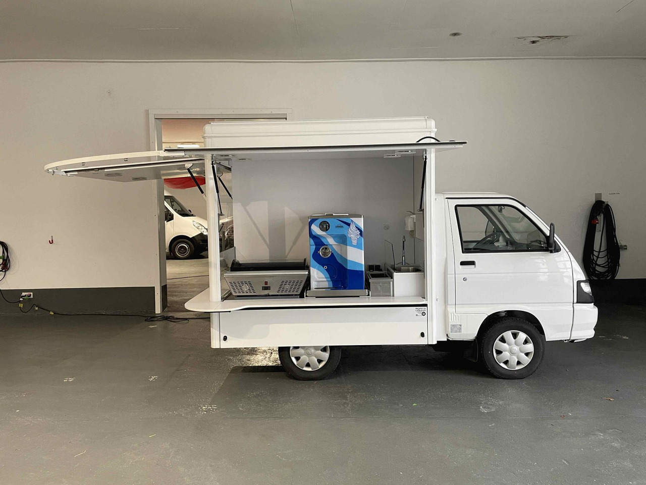 Piaggio Porter - Zelfrijdende verkoopwagen: afbeelding 3 Piaggio Porter - Zelfrijdende verkoopwagen: afbeelding 3