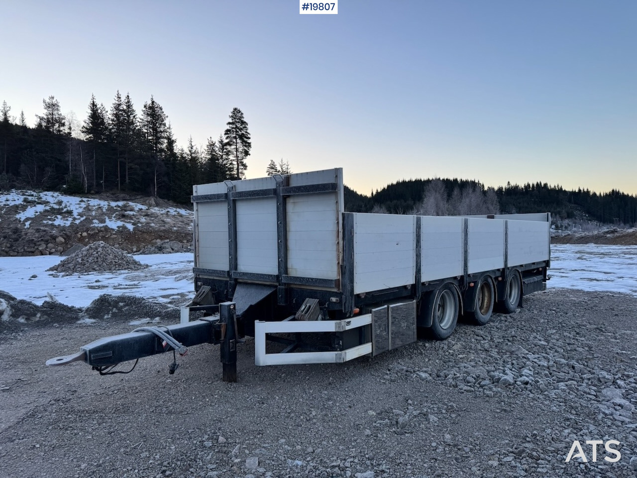 Istrail 3 akslet plankjerre - Open/ Plateau aanhangwagen: afbeelding 1 Istrail 3 akslet plankjerre - Open/ Plateau aanhangwagen: afbeelding 1